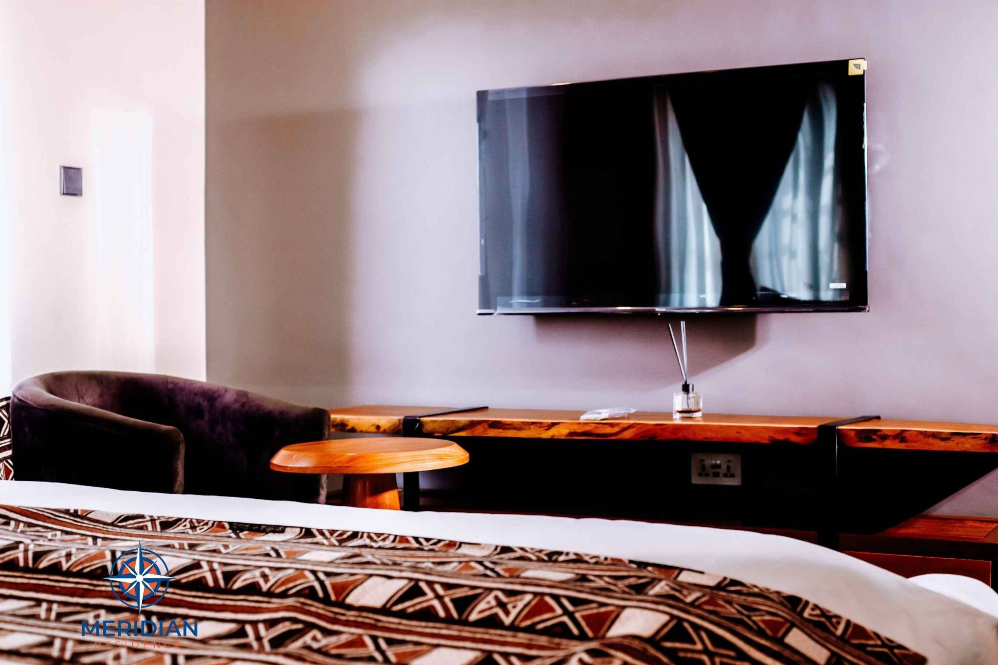 Executive room workspace for a corporate project team at Meridian Residence, Tema